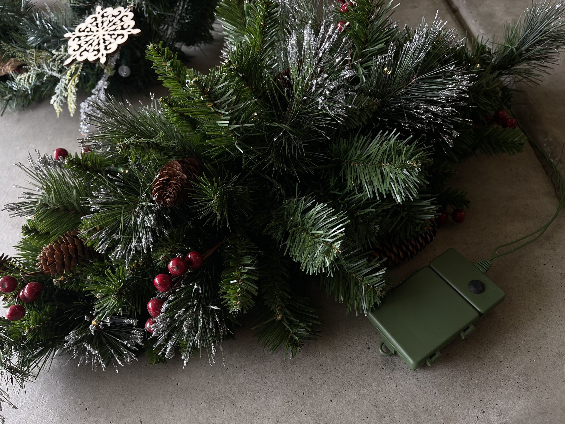 Pre-lit Garland and Centerpiece