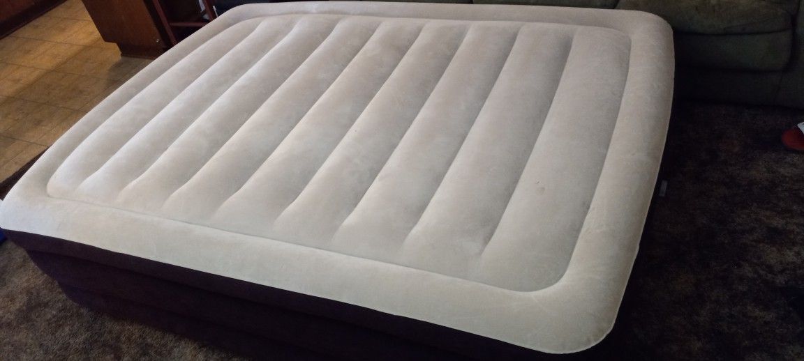 Queen Size Air Mattress 20 Inch With Built In Pump, Bestway