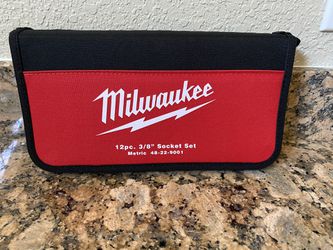 Milwaukee M12 3/8 12pc Ratchet/Socket Set Thumbnail