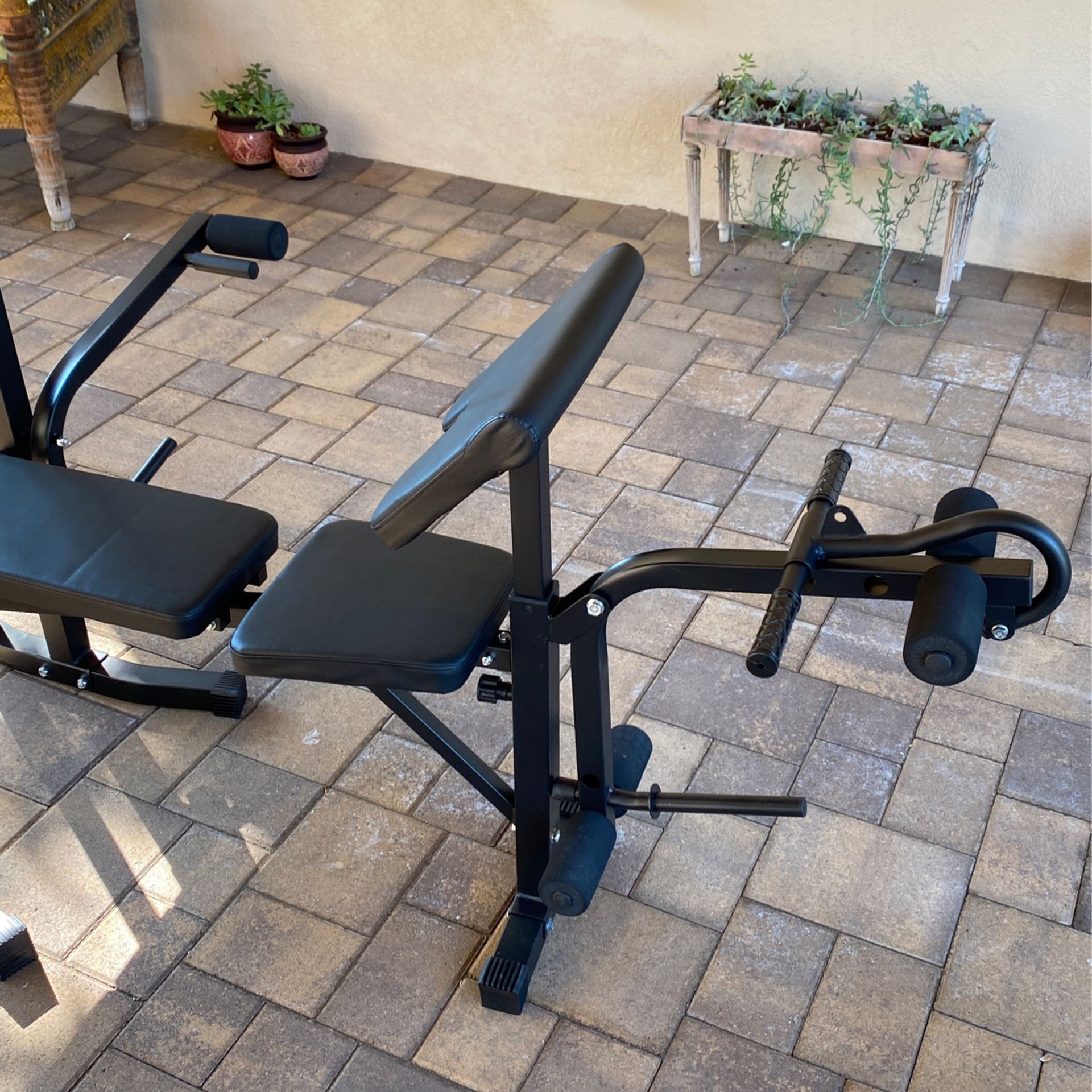 Multifunctional Weight And Exercise Machine (bench Press, Leg Press, Pull Down Bar, Bicep...)