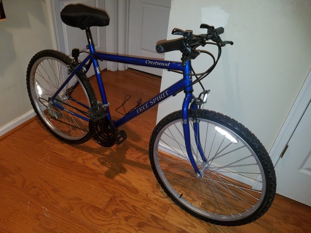 Free Spirit Crestwood Mountain Bike 26-inch 18 Speed Good Condition For 