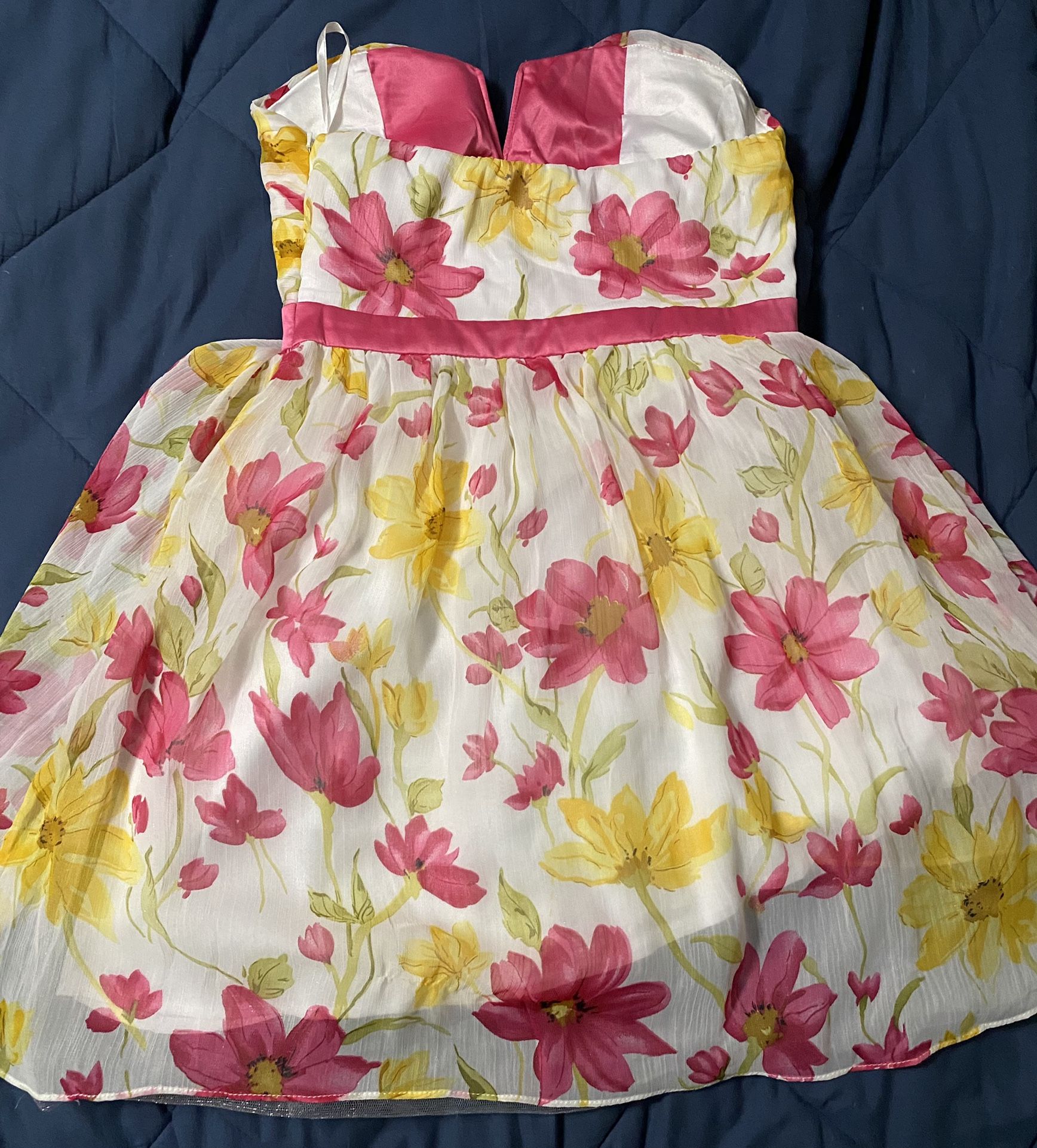 Minuet Floral Women’s Strapless Sun Dress