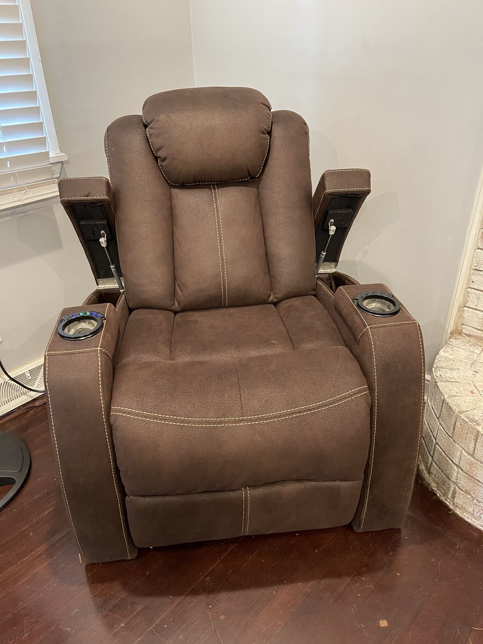 Recliner sofas