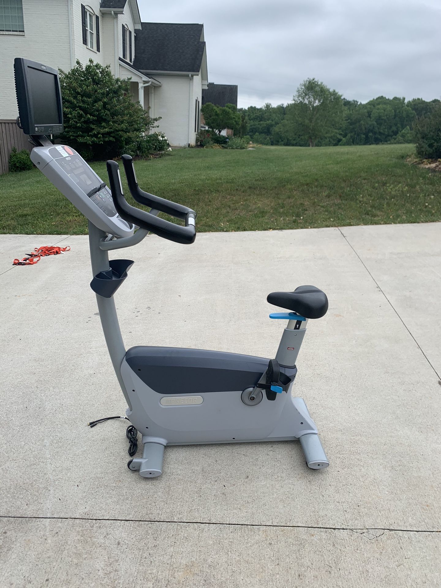 Precor UBK 835 Upright Bike