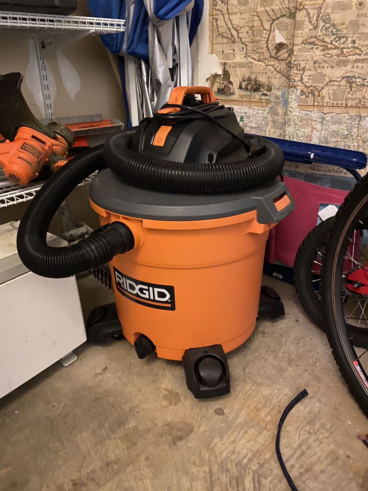 16 Gallon Rigid Wet Dru Vacuum Basically Brand New 