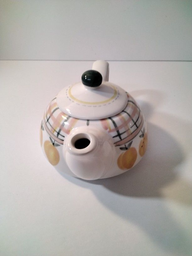 Very Cute Tea Pot .