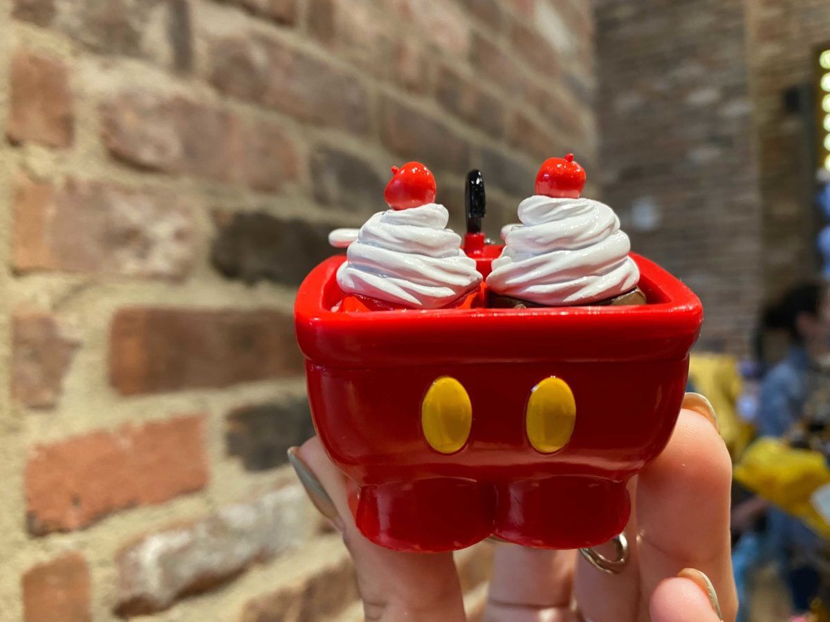 DISNEY PARKS MICKEY ICE CREAM KITCHEN SINK KEYCHAIN