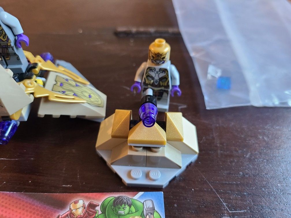6865 LEGO Avengers Captain America's Avenging Cycle
: Complete With Figs, Vehicles, Comic, Manual And Spare Pieces
