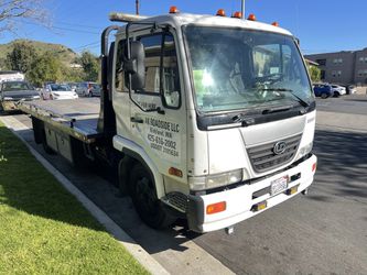 2007 UD 2300 Tow Truck Flatbed Thumbnail