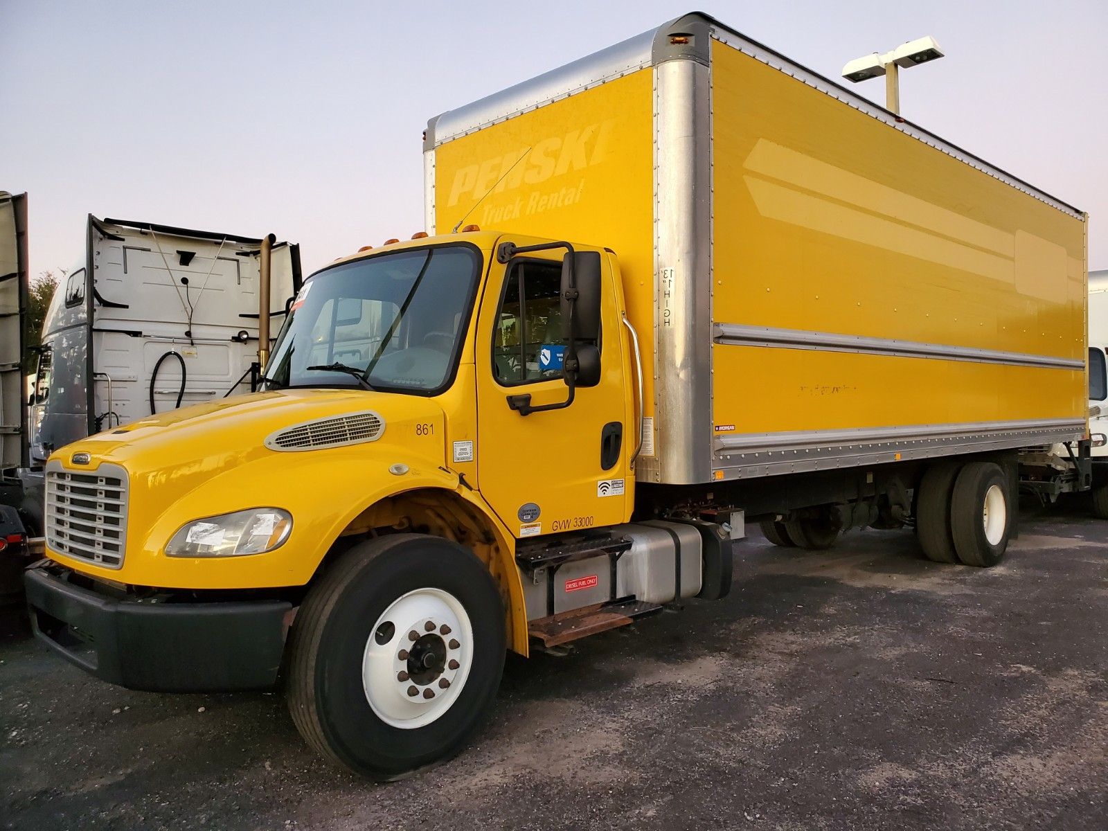 2014 Freightliner M2 106, 26' Dry Van w/ Liftgate, Box Truck, MILES ...