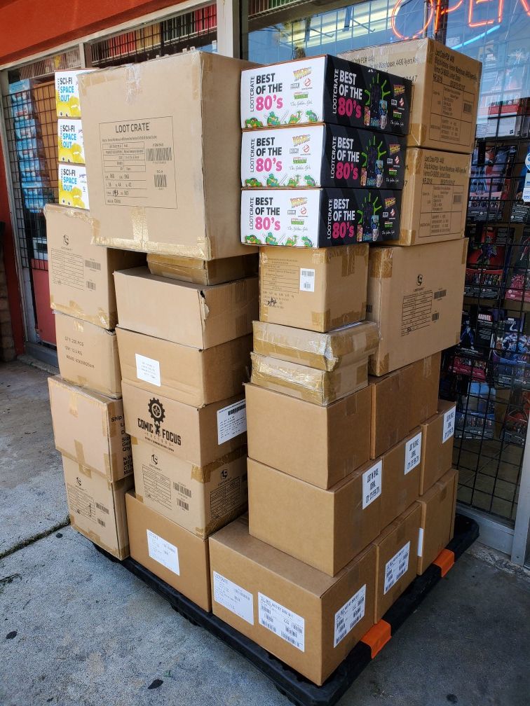 COLLECTIBLE RESALE PALLET COMIC BOOKS, TOYS, COLLECTIBLES AND MORE! OVER 15,000 RETAIL VALUE