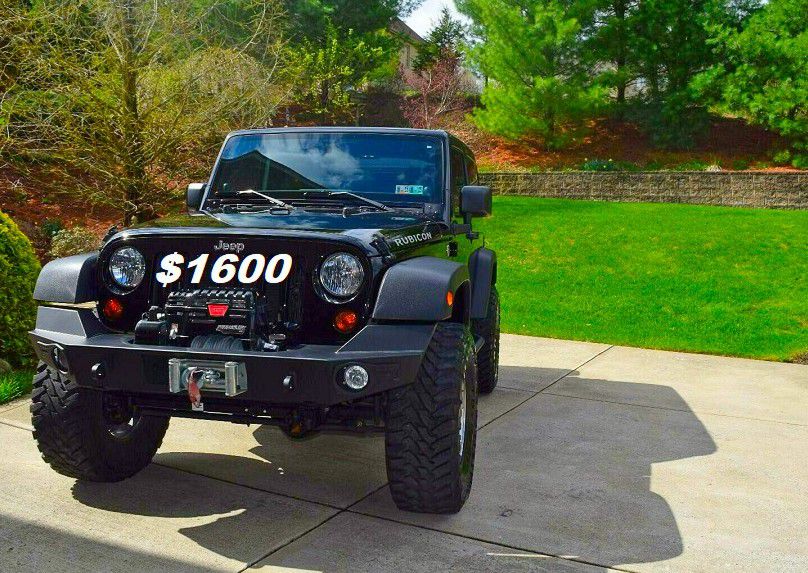 Selling a gently used 2010 Jeep Wrangler-4WD