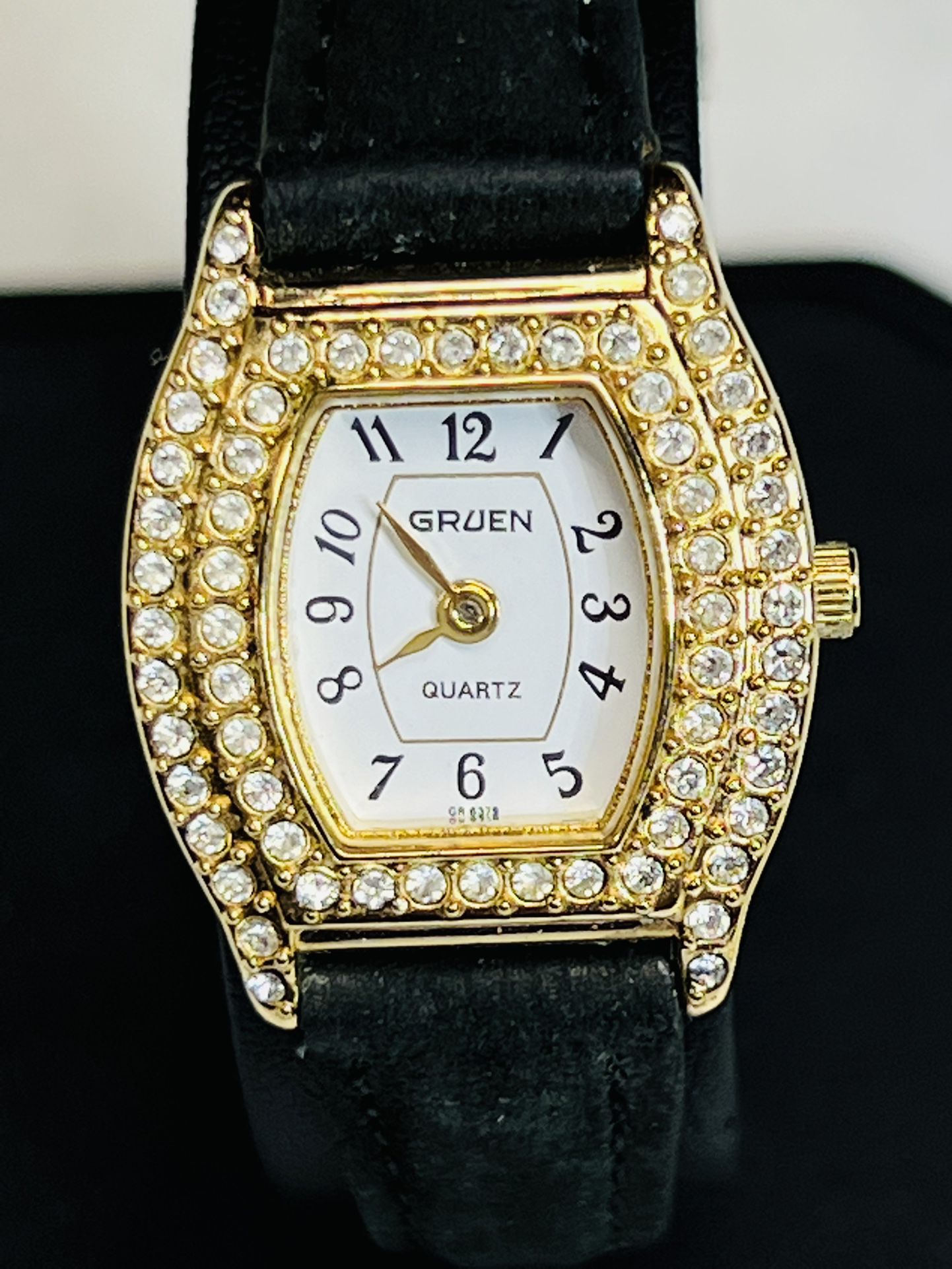 Gruen Crystal Bezel Gold Played Woman’s Watch GR6379 With Leather Band And New Battery 