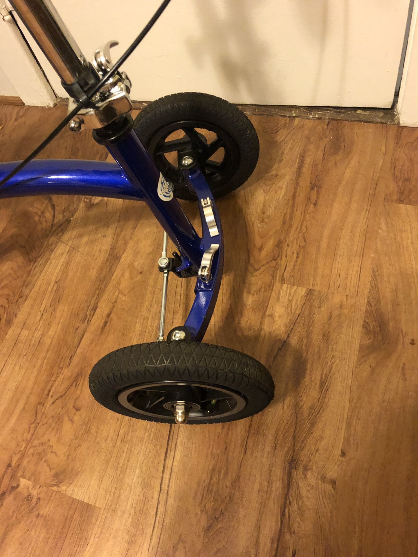 Knee scooter Hybrid