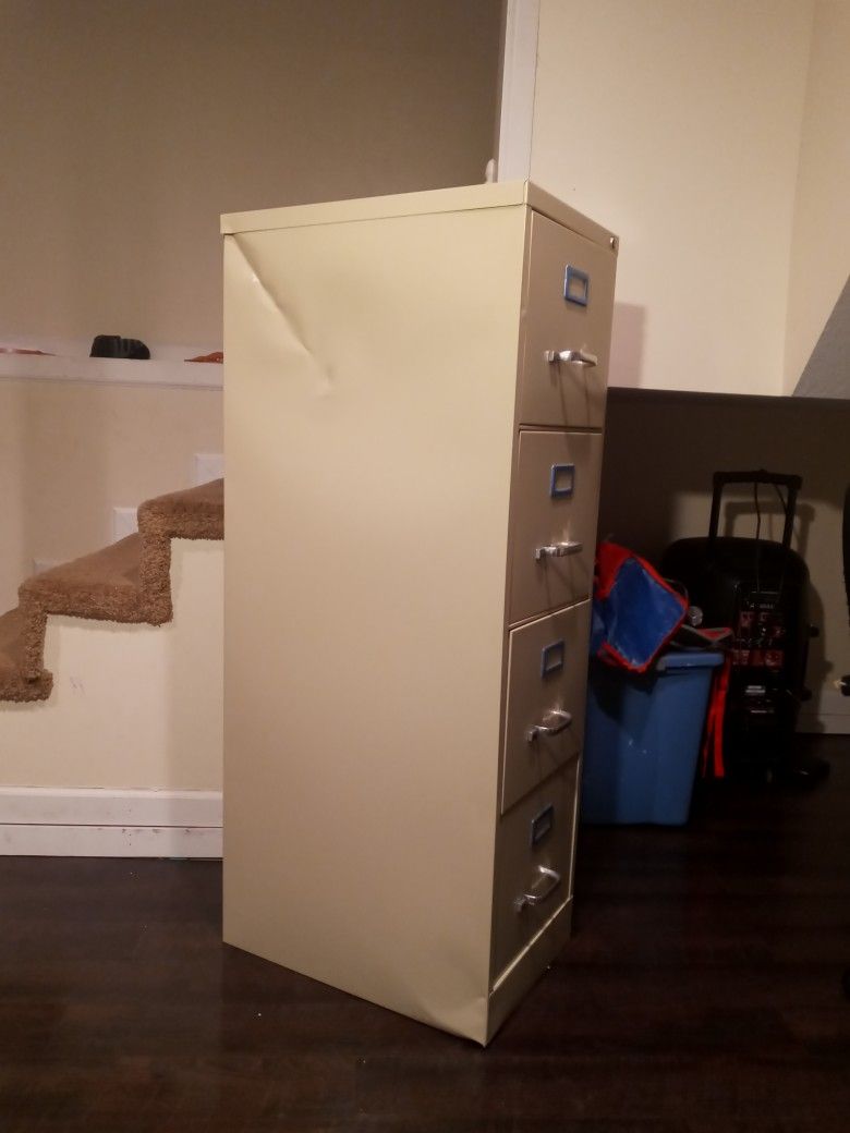 Realspace Workpro 22" Depth 4-Drawer File Cabinet Metal Putty