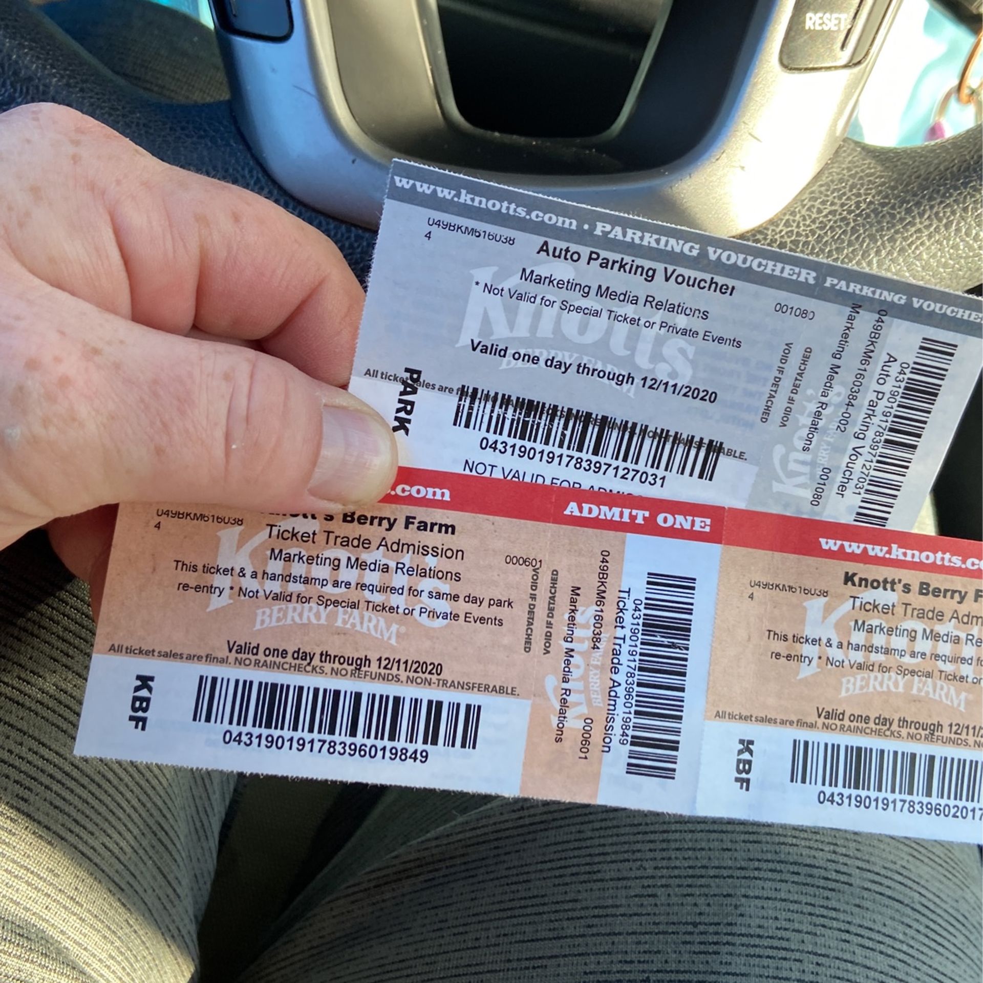 2 Tickets Knotts Berry Farm And Parking Pass