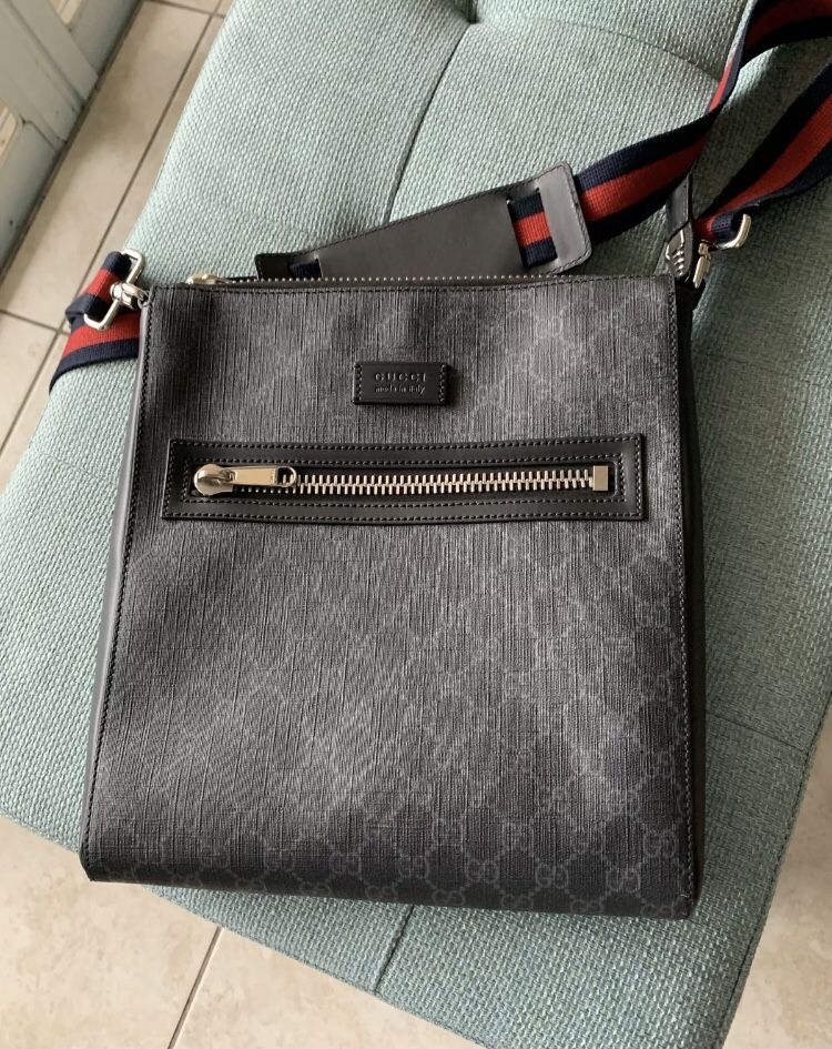 AUTHENTIC GUCCI SUPREME GG WEB STRAP MESSENGER BAG LARGE 474137 USED ONCE