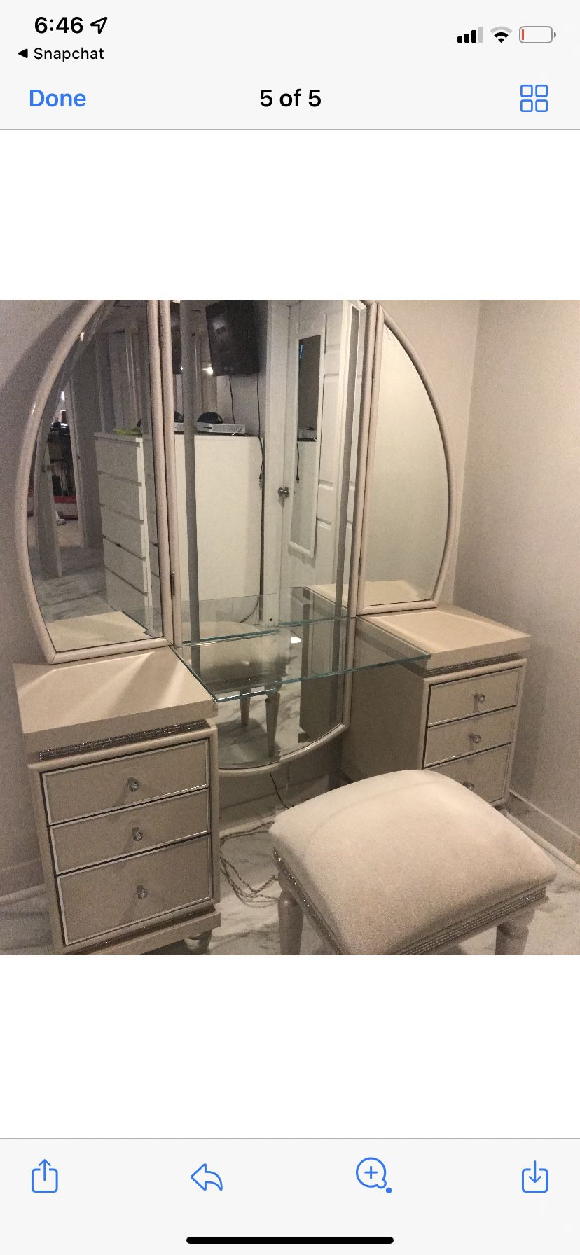 I have a nice vanity for sale in good condition It looks brand new barely you
