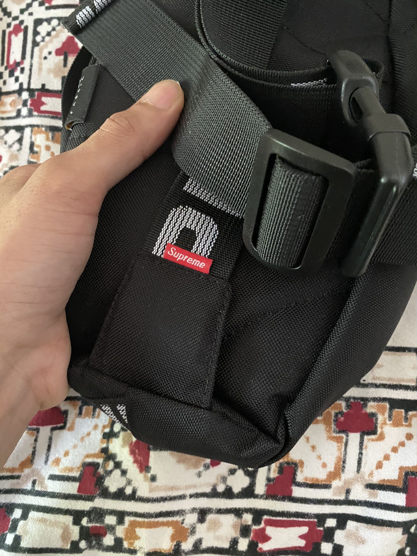 Supreme waist bag (SHIPPING ✅)