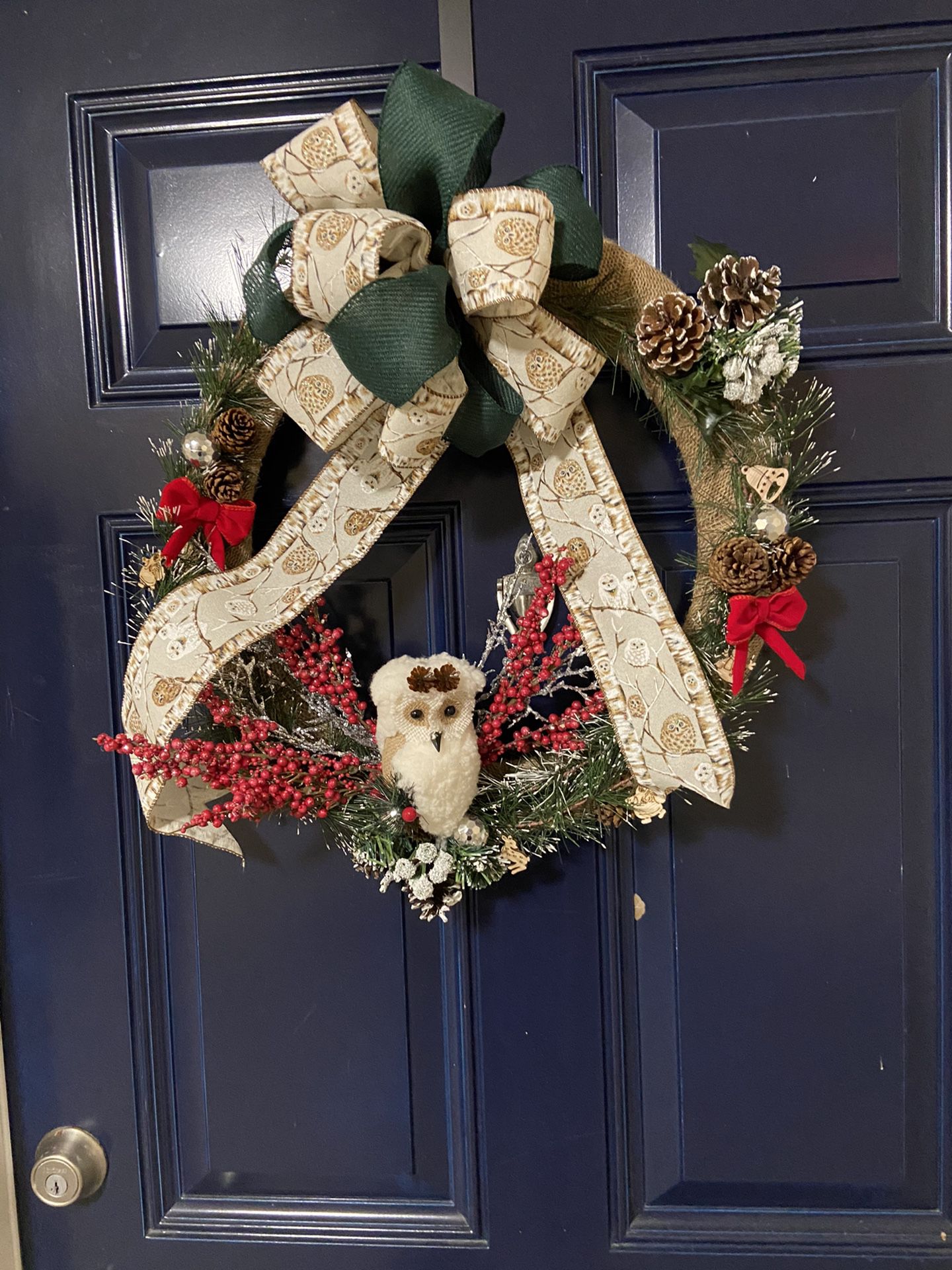 Christmas decoration owl wreath