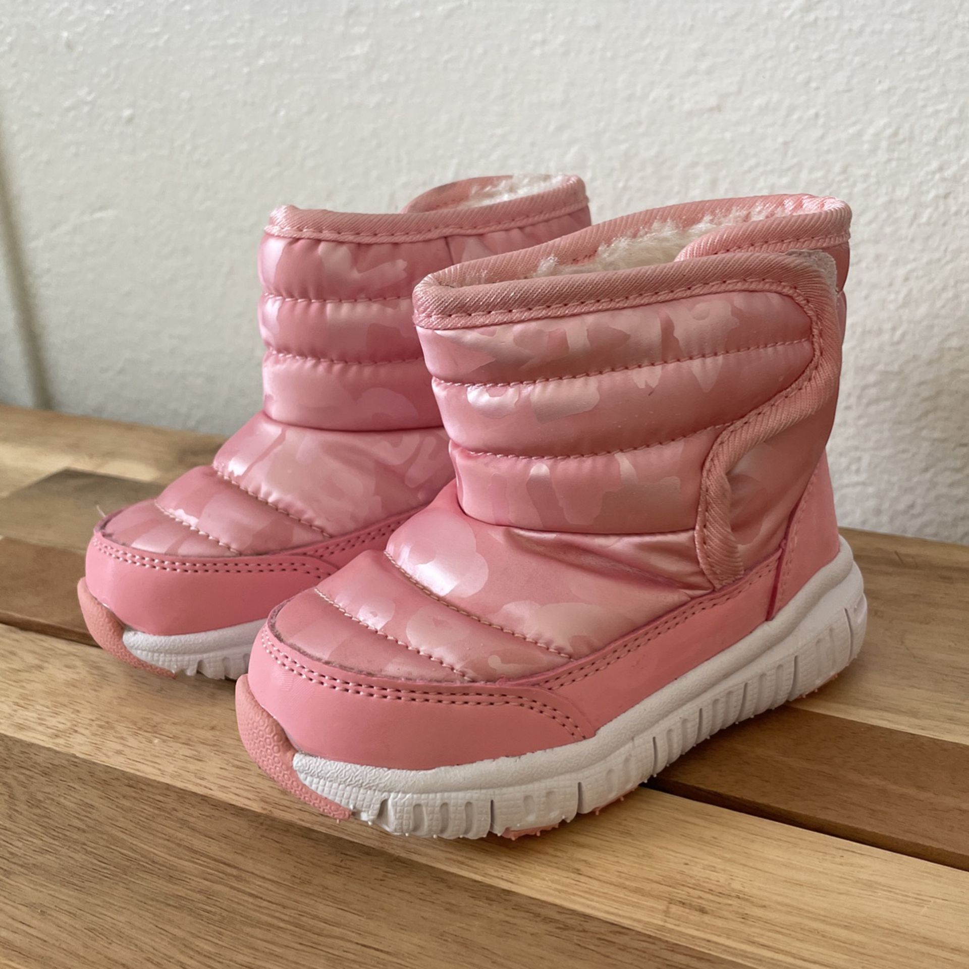 New snow boots Size 5T — worn for 30 mins max!