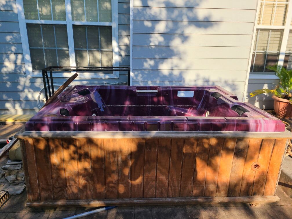 1992 LaSpa Hot Tub With Cover  Everything Works Except Heating Unit, Will take 700 or Best Offer (contact info removed)