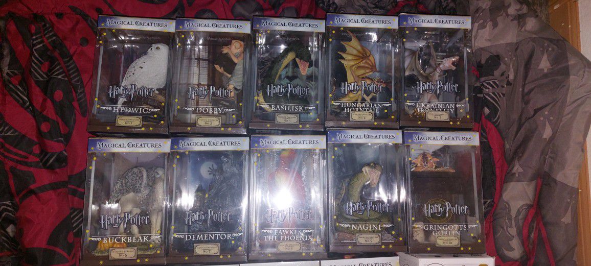 Harry Potter, Big collection, books, figurines, blanket, mantle