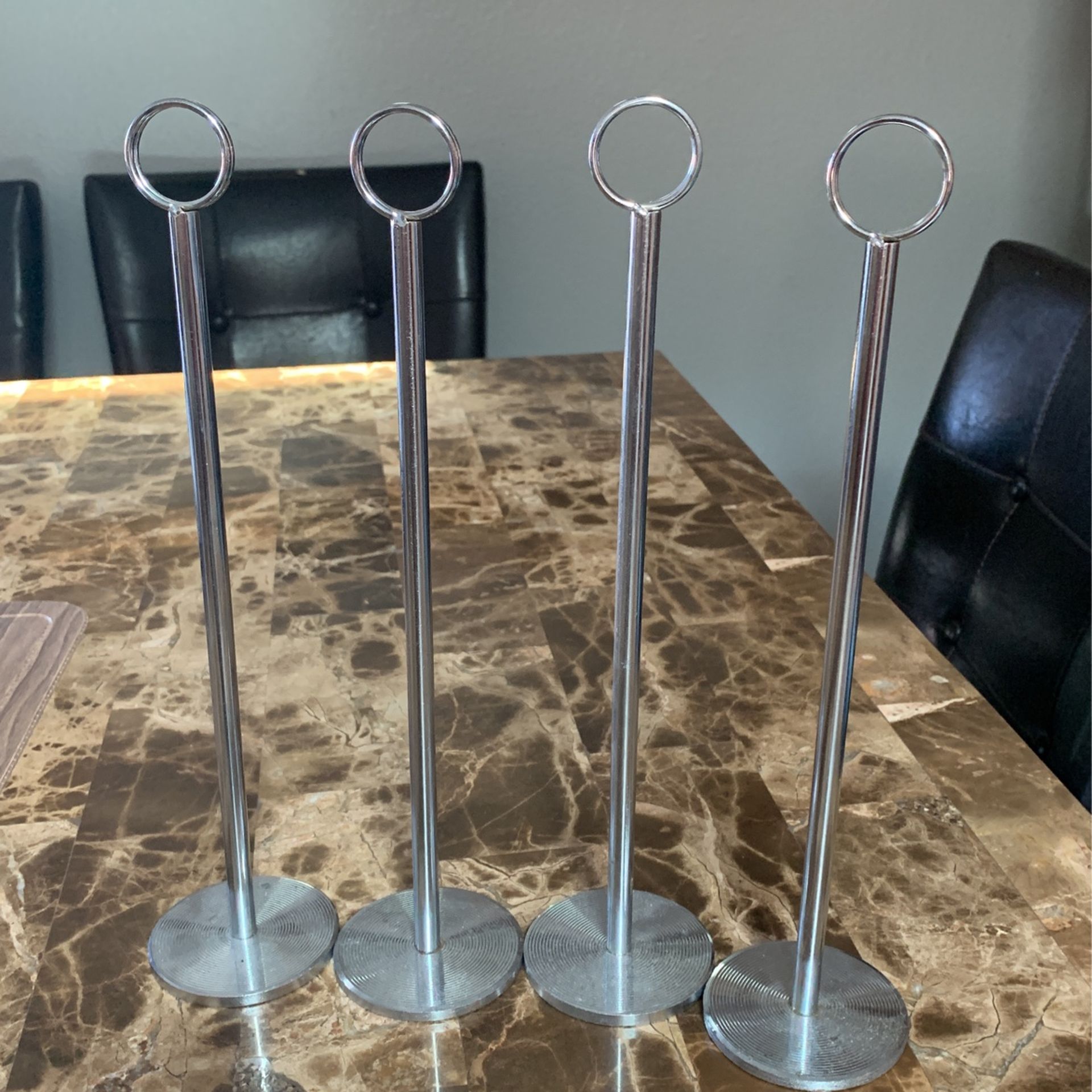 Table number holder