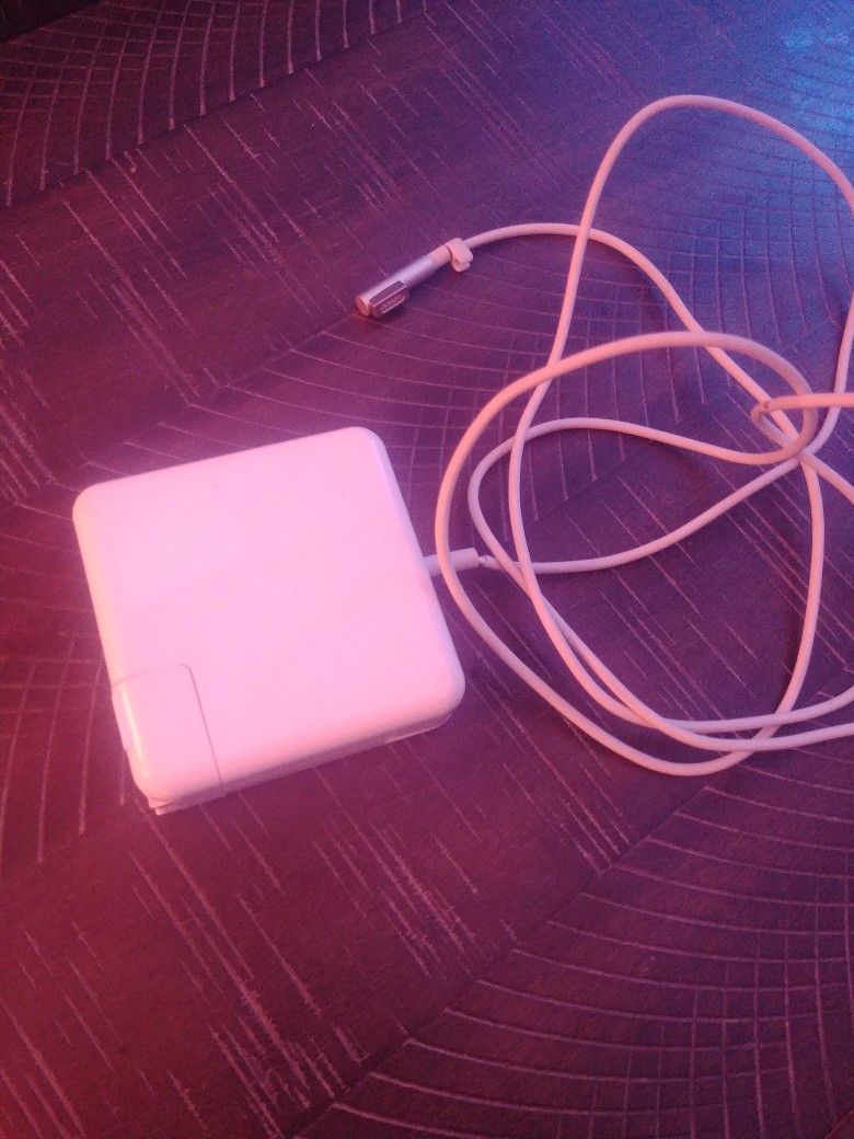 Apple AC Adapter