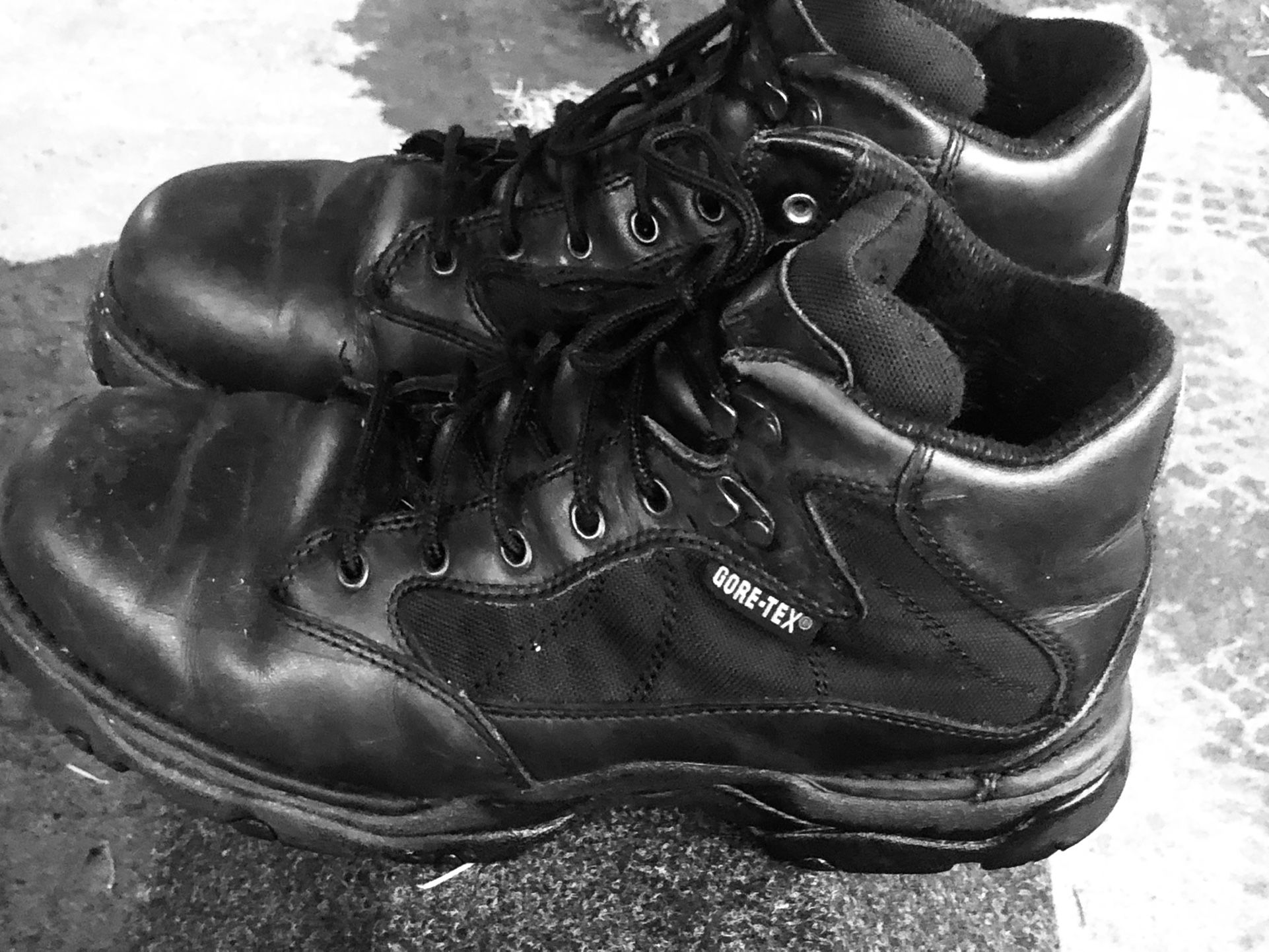 Danner Kinetic Men’s Black Leather/Nylon GTX Hiking Work Boots Size 11.5