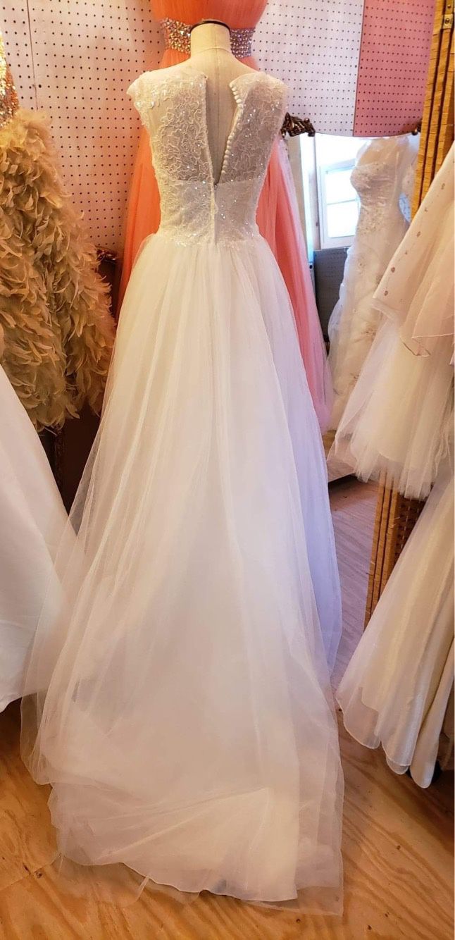 David’s Bridal Size 2 Wedding Dress 