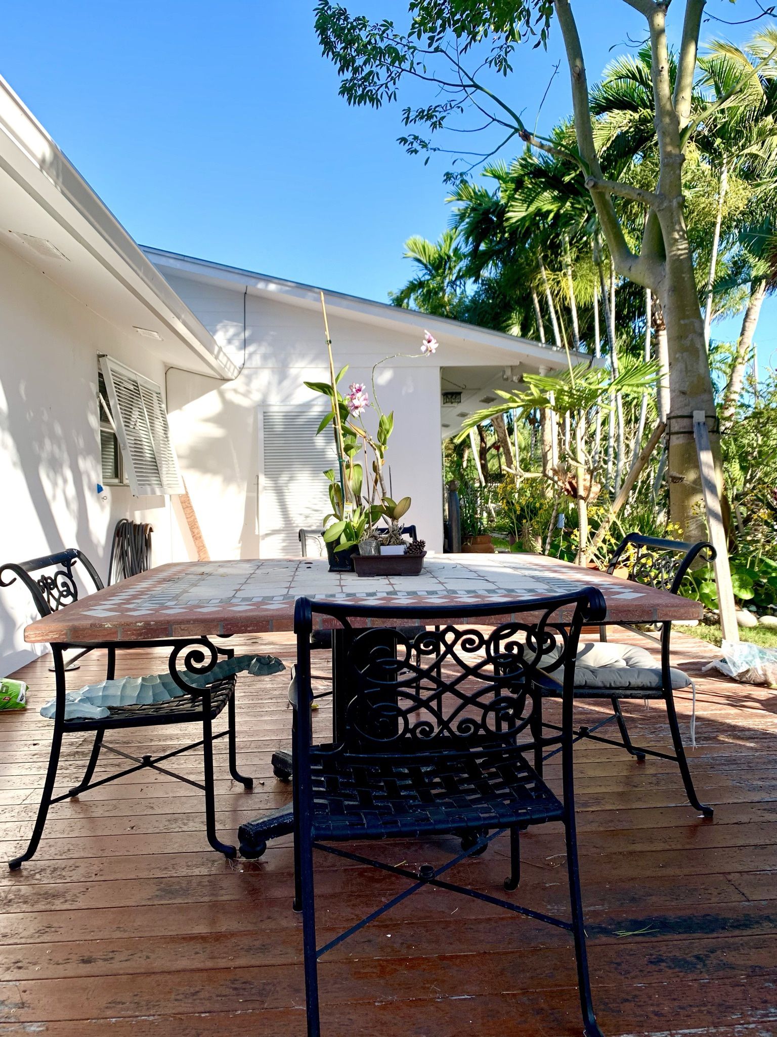Beautiful Patio Stone 5x5 Pedestal Table