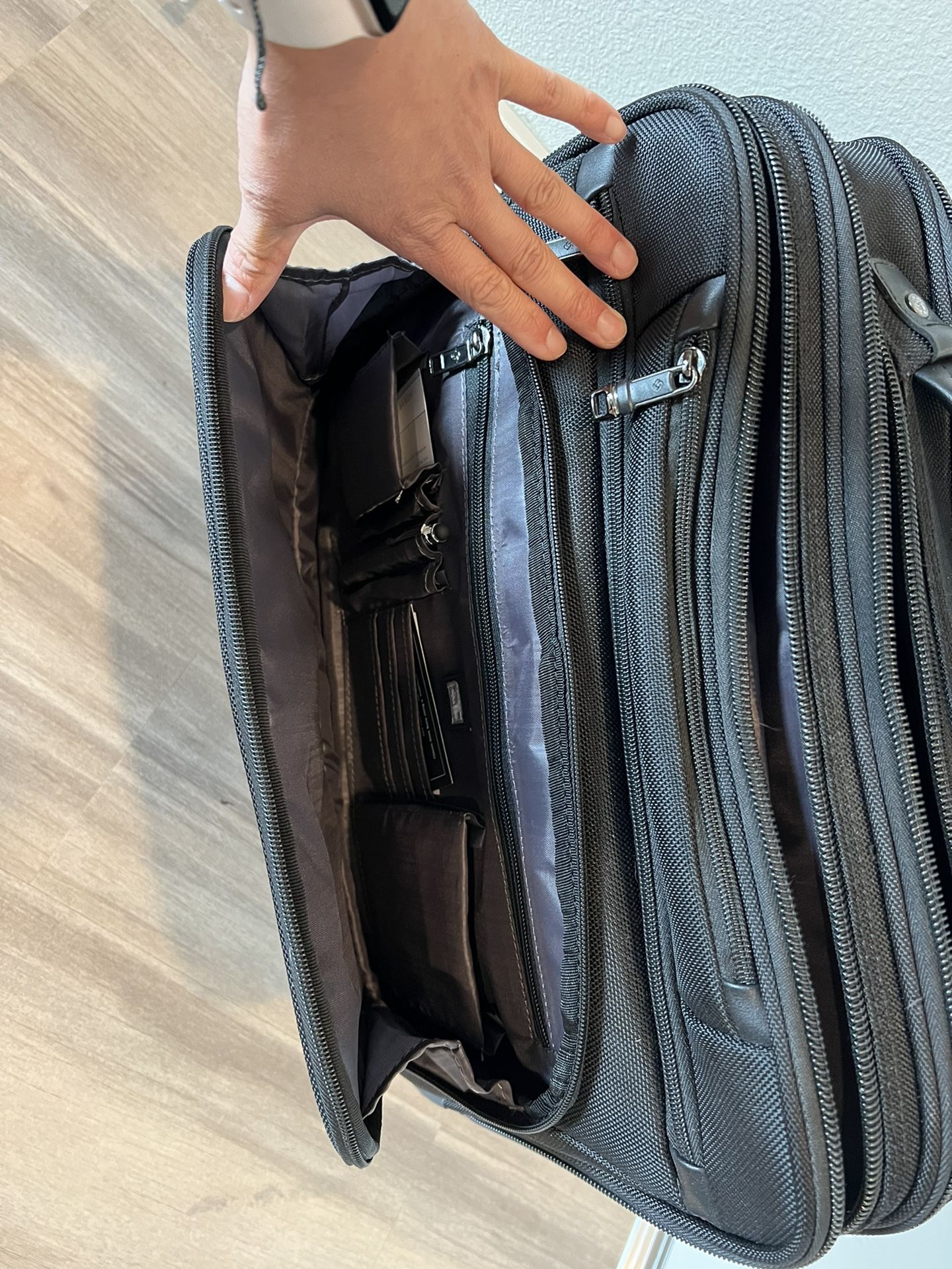 Samsonite Business Luggage Bag