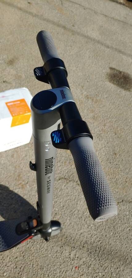 Segway Ninebot KickScooter ES2 Folding Electric Scooter