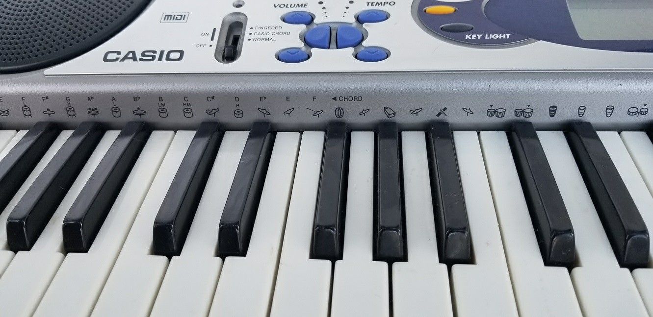 CASIO LK43 LightUp 61Key Keyboard 100 Tones/Songs EXC! Tested W/ AC