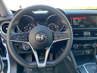 2018 Alfa Romeo Stelvio Thumbnail