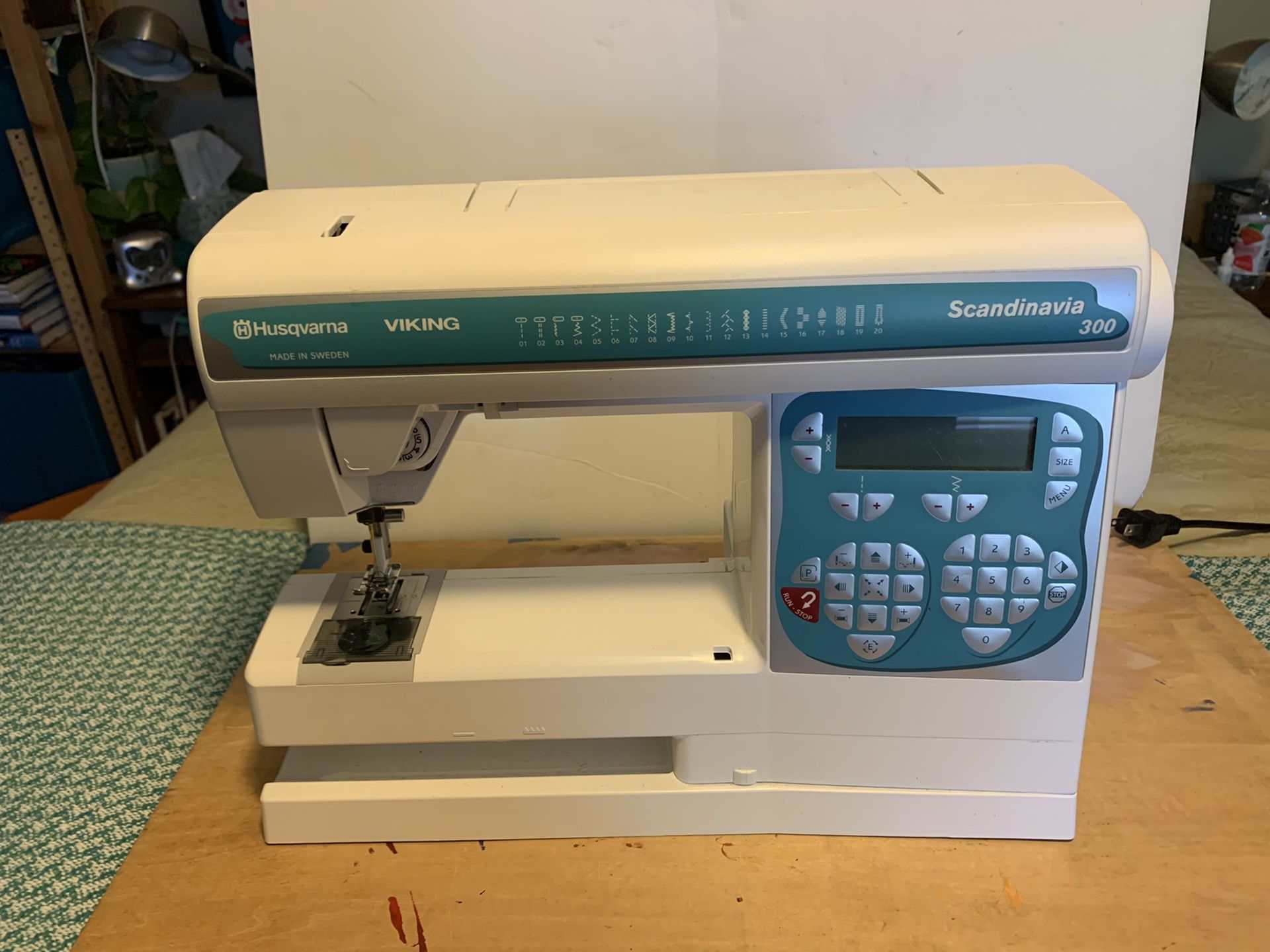 Husqvarna Viking Scandinavia Sewing Machine + rolling tote for Sale in