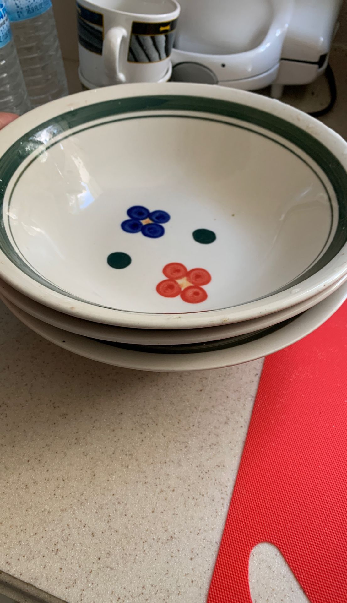 Two coffee cups two small bowls for medium bowls three large bowls three small plates four medium plates and four large plates