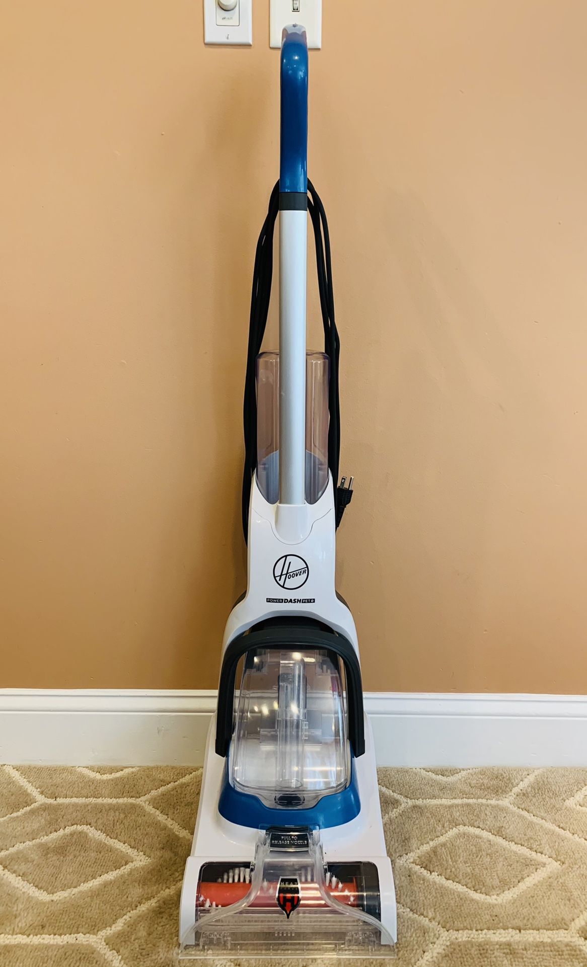 Brand new Hoover Carpet Shampooer