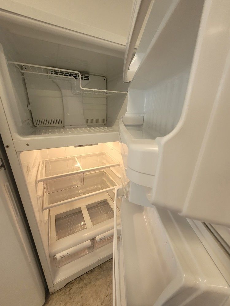 ge Top Freezer Refrigerator Used Good Condition With 90day's Warranty