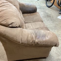 Free  Couch Thumbnail