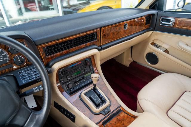 1990 Jaguar XJ Vanden Plas