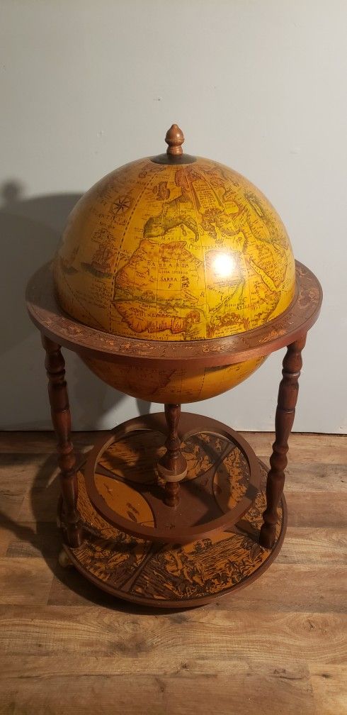Globe Bar/Decanter Case