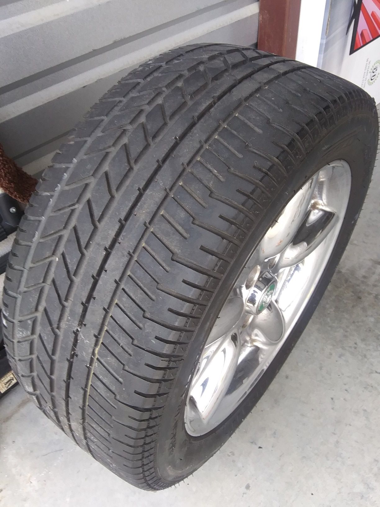 Jaguar 17 inch chrome revolver rims set of 4... One tire needs to be replaced, all Pirelli! Minor scuffs but still a nice set af wheels..