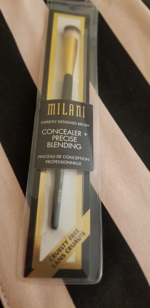 NEW Milani Concealer + Precise Blending Brush - Cruelty-Free Face &amp; Eye Brush to Blend Makeup with Precision - Made with High-Grade Synthetic Bris