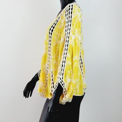 World Market Floral Embroidered Shawl Capelet Poncho Blouse Wide Butterfly Sleeve Open Crochet Yellow White OS NWOT Thumbnail