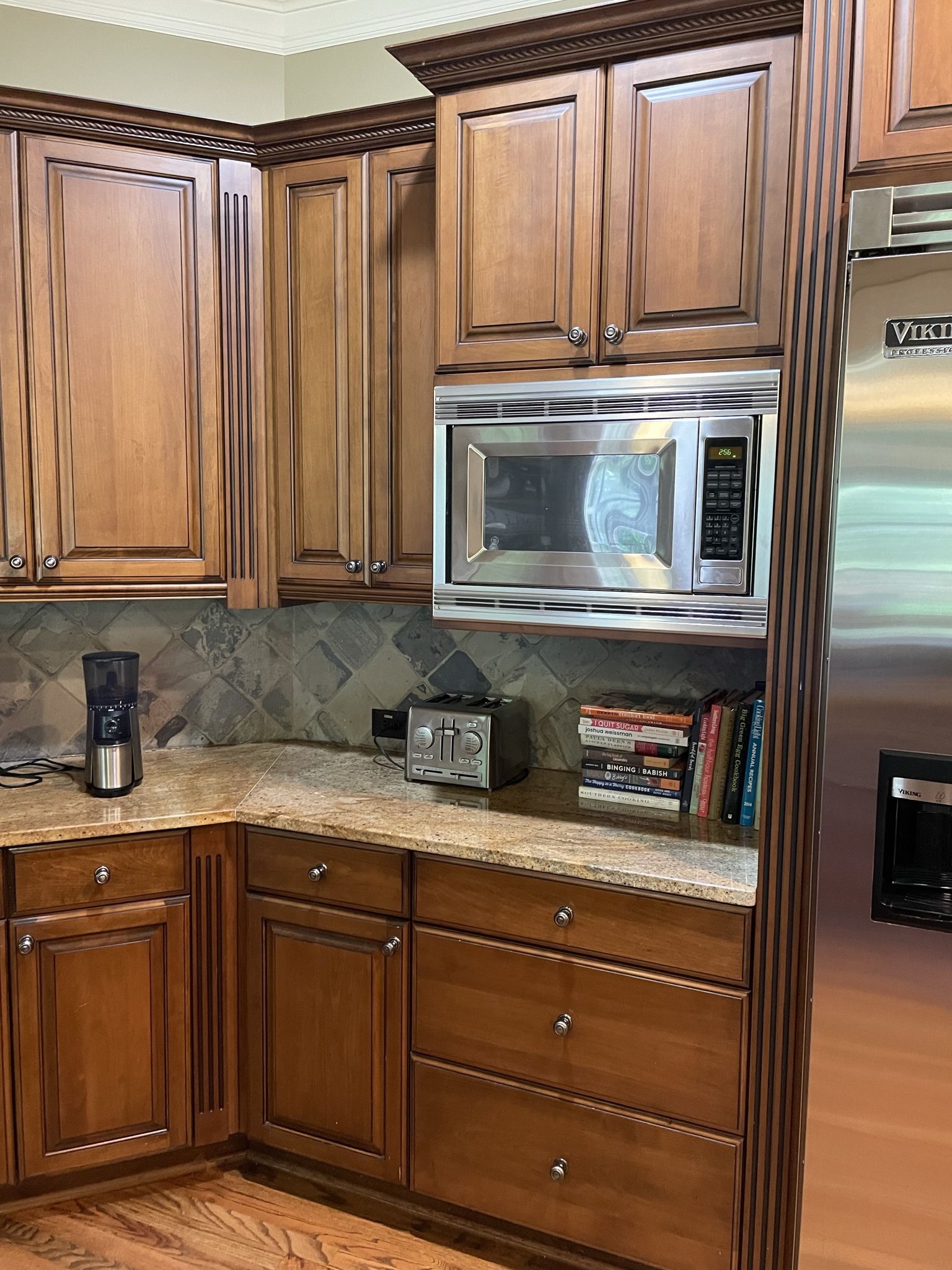 Kitchen Cabinets And Granite