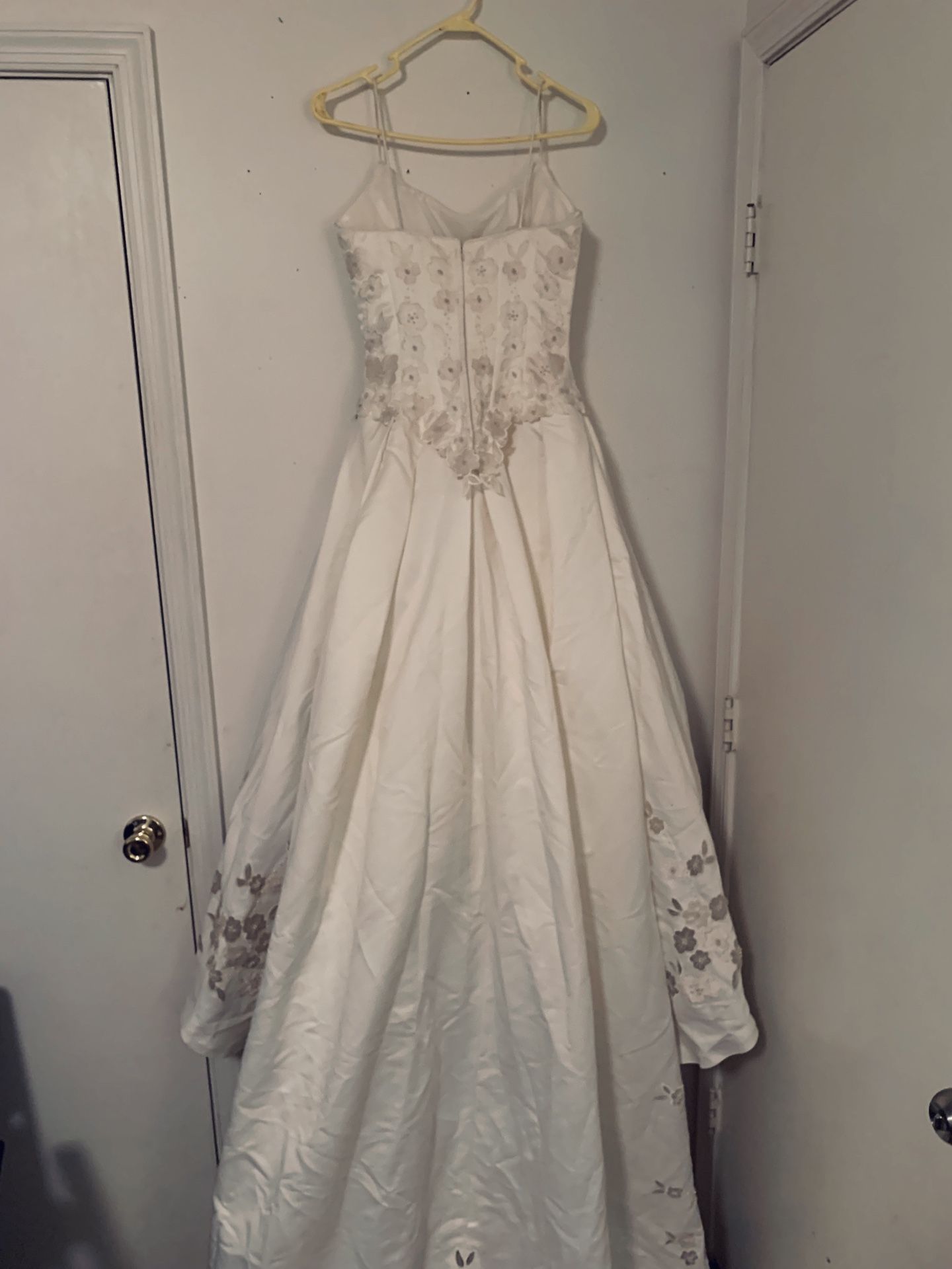 Michelangelo size 4 wedding dress