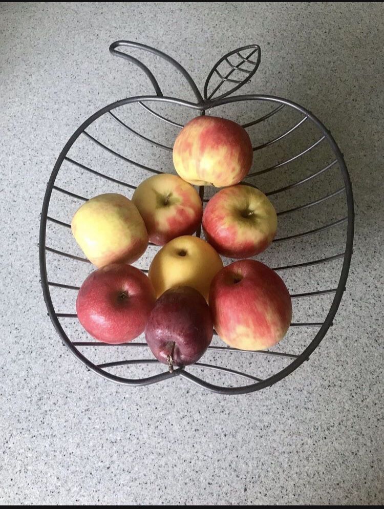 Large Metal Wire Apple Shaped Fruit/Vegetable Basket