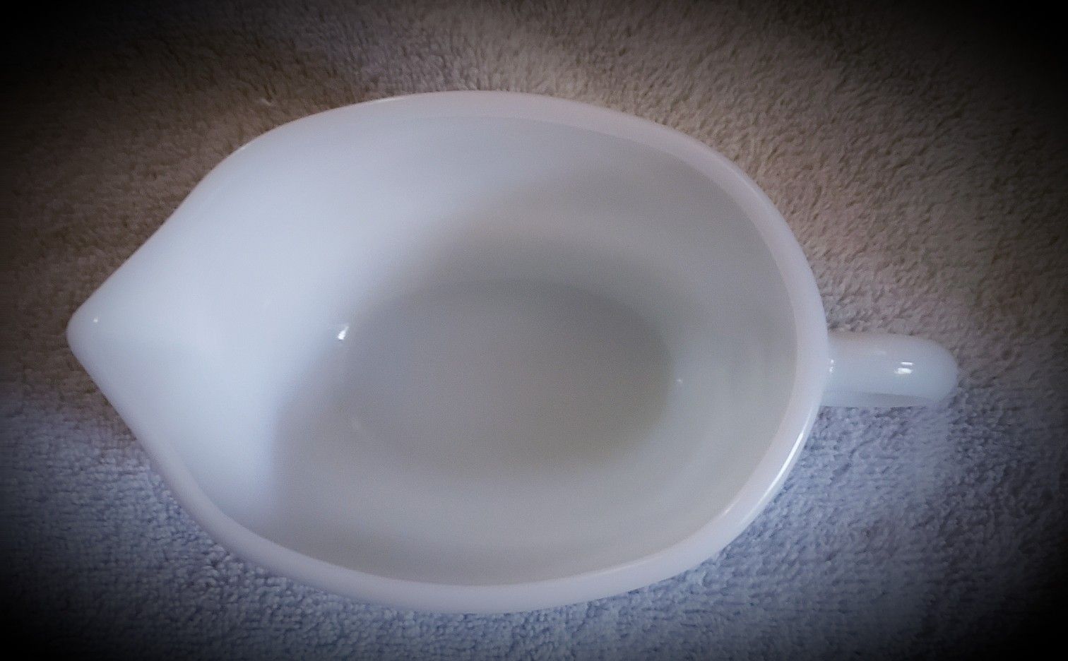 Pyrex gravy bowl
